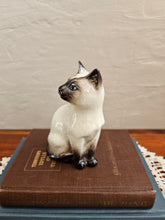 Load image into Gallery viewer, 25 08 Vintage Beswick Siamese Cat Figurine
